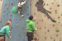 09-y4-climbing-wall
