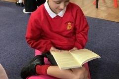 01-y4-reading-together-aut24