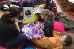 13-y1-reading-together